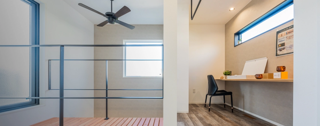 モダンなデザインのロフトとワークスペース